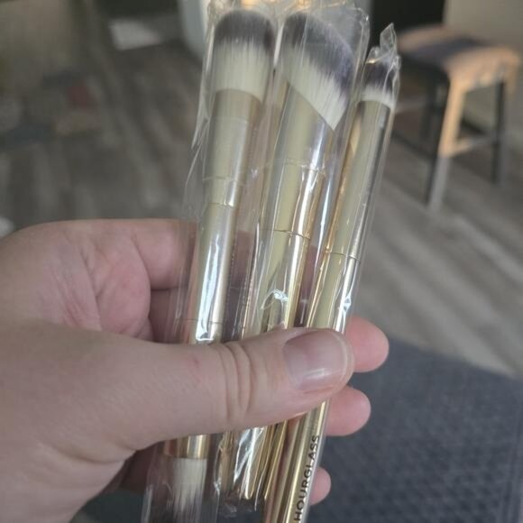 Hourglass Gold Makeup Brush set 3pcs Golden Gragon Case NEW - Picture 5 of 9